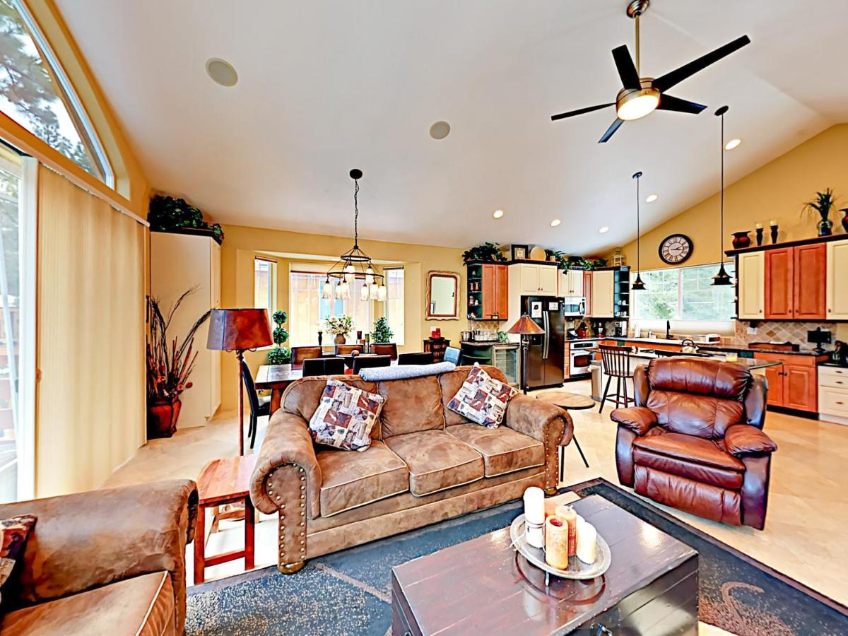 Popular attractions Area Nearby Property